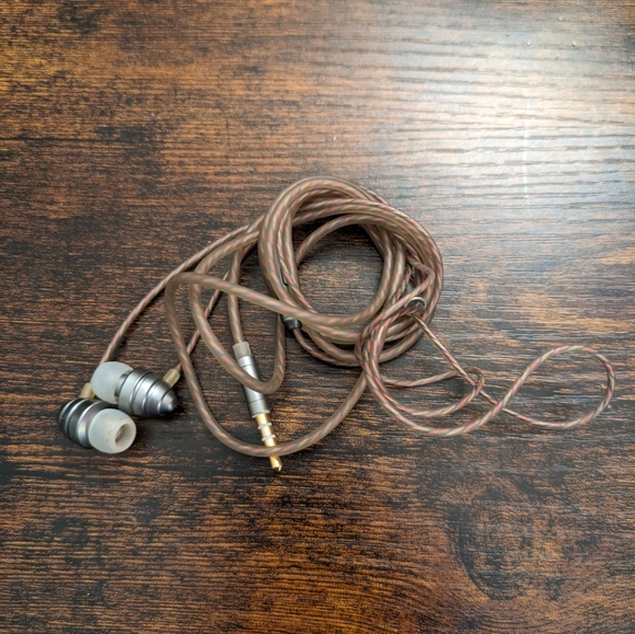 Earphone - Picture 5 of 11